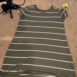 selling a mid thigh dress